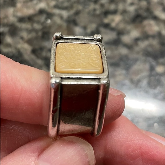 Nine West ring - Picture 8 of 8